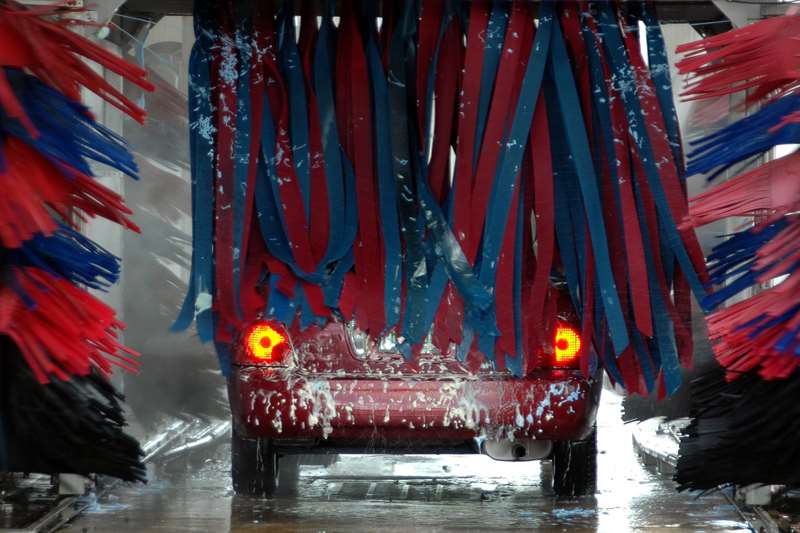 Untung Rugi Mencuci Mobil Secara Otomatis dan Manual
