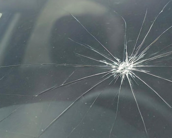 3 Jenis Retak Kaca Mobil: Penyebab Dan Cara Penanganannya