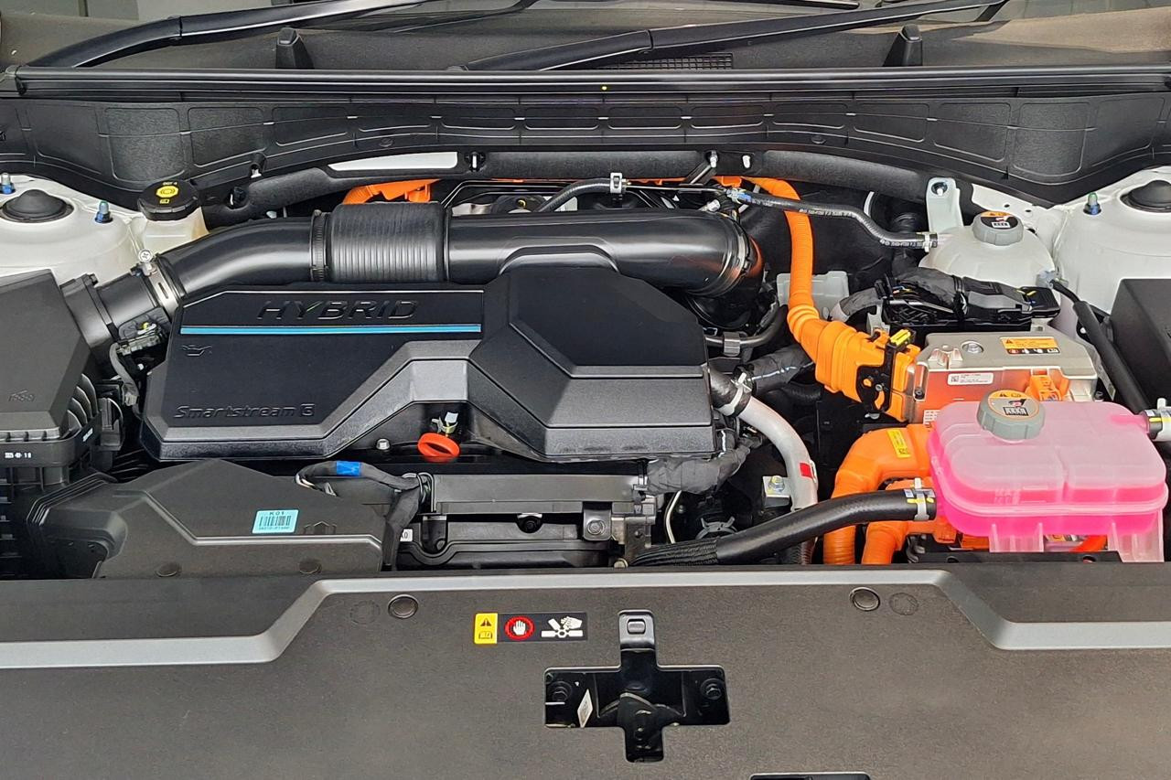 Oktan BBM Yang Tepat, Kunci Efisiensi Dan Performa Mobil Hybrid Modern