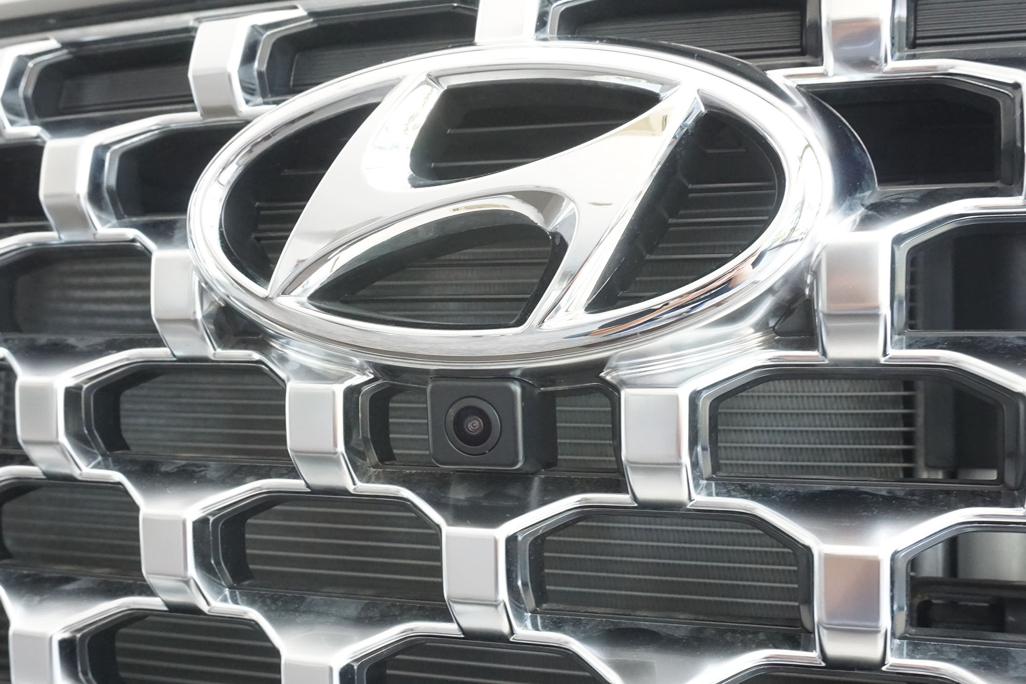 Kamera Depan Hyundai Santa Fe Bantu Manuver Pengemudi