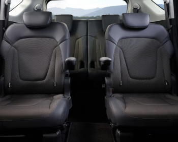 Keunggulan Baris Kedua Hyundai STARGAZER Cartenz Dan Cartenz X