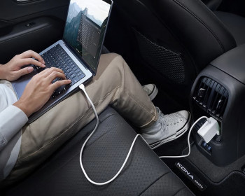 Colok Laptop Sampai Lampu Kemah? Semua Bisa Dari Dalam Hyundai KONA Electric