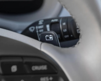 Mau Tahu Cara Mengemudi Tanpa Banyak Menginjak Rem?