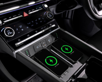 Satu Charger Sudah Tidak Cukup? Ini Alasan Hyundai Pakai Dual Charger