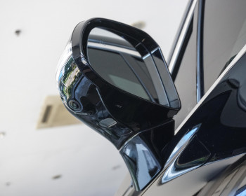 Blind View Monitor Hyundai Santa Fe Signature Buat Manuver Semakin Mudah
