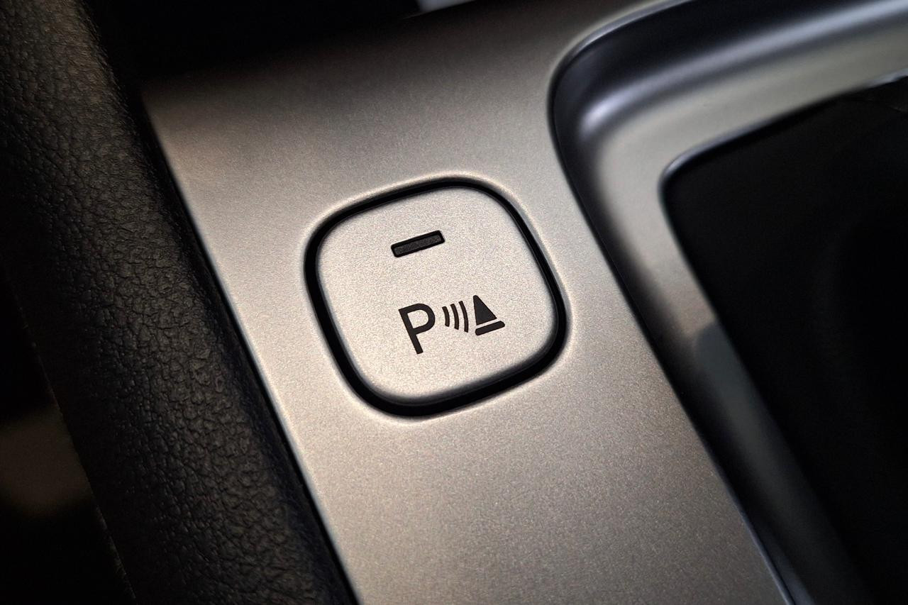 Parking Distance Warning (PDW): Fitur Penting Untuk Parkir Aman Di Jalanan Indonesia