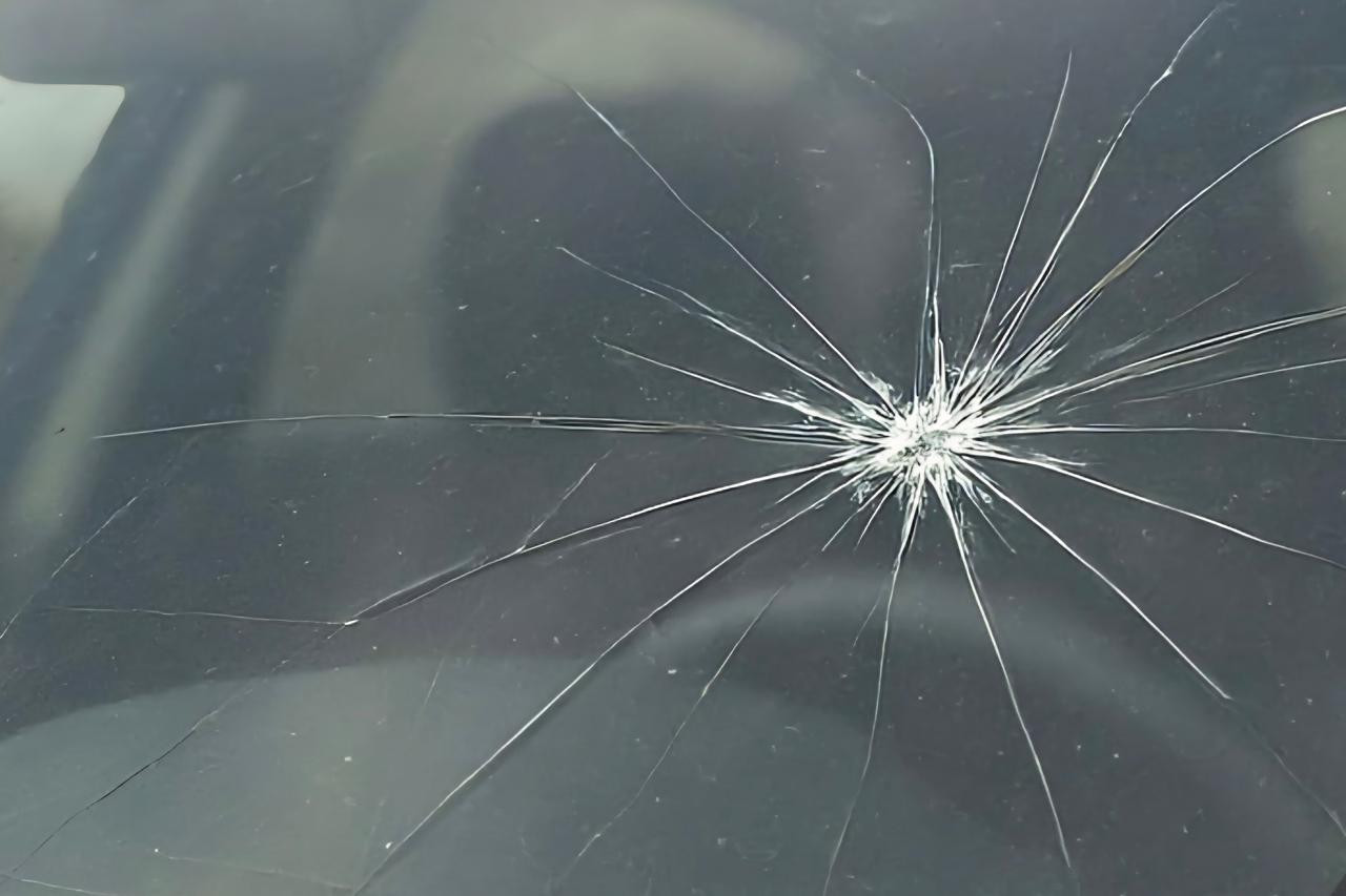 3 Jenis Retak Kaca Mobil: Penyebab Dan Cara Penanganannya