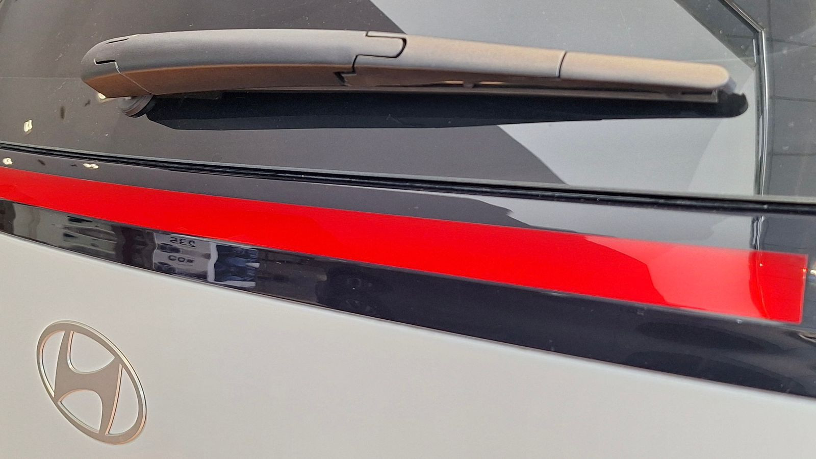 4 Langkah Mudah Mengganti Karet Wiper Kaca Belakang