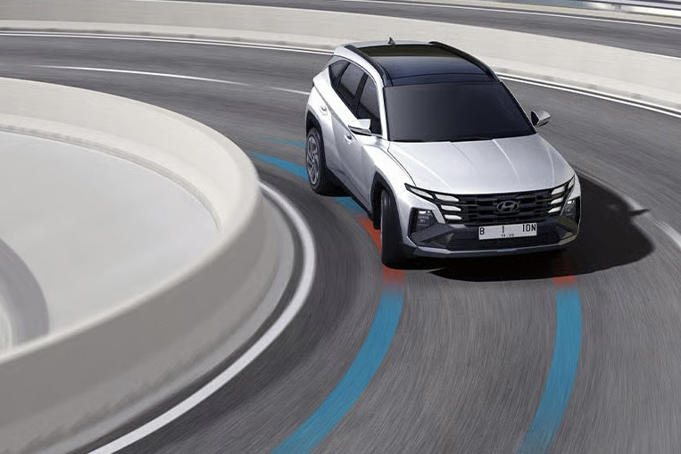 e-Dynamic Drive: Menjaga Stabilitas Hyundai TUCSON Hybrid Di Setiap Tikungan