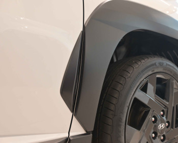 Mengapa Hyundai STARGAZER X Memiliki Ornamen Hitam Di Sekitar Roda?